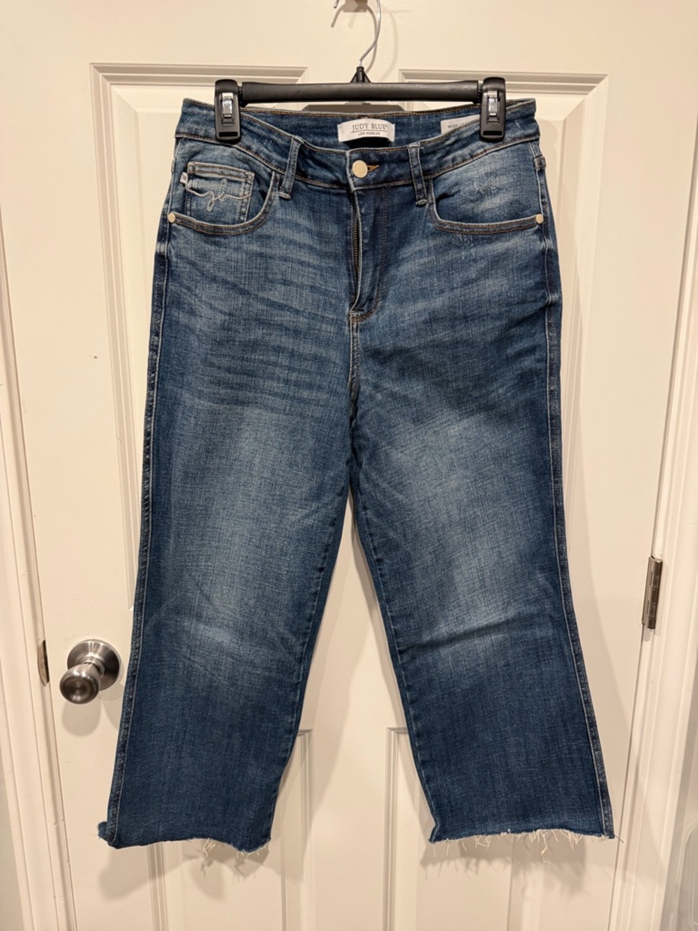 Judy Blue Wide Leg Crop Jeans in Medium Blue Wash